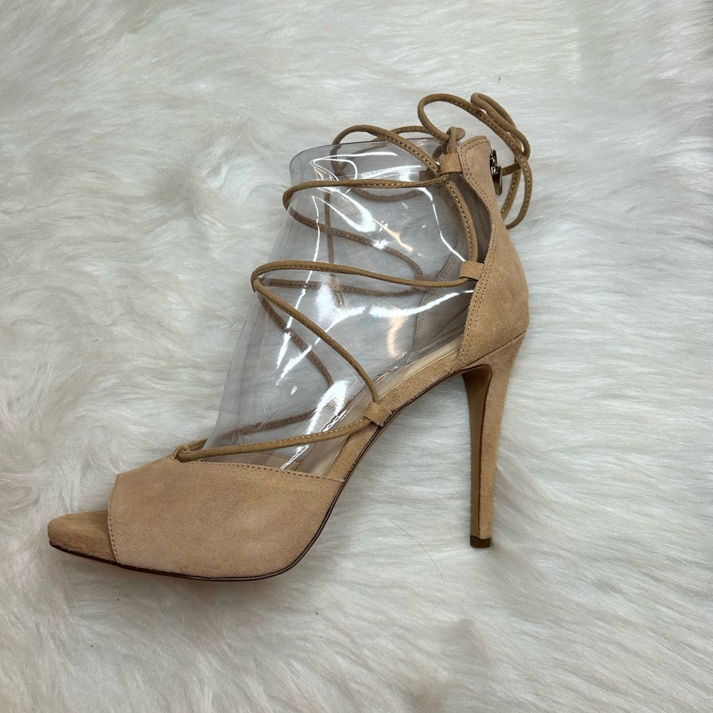 NWT Heels